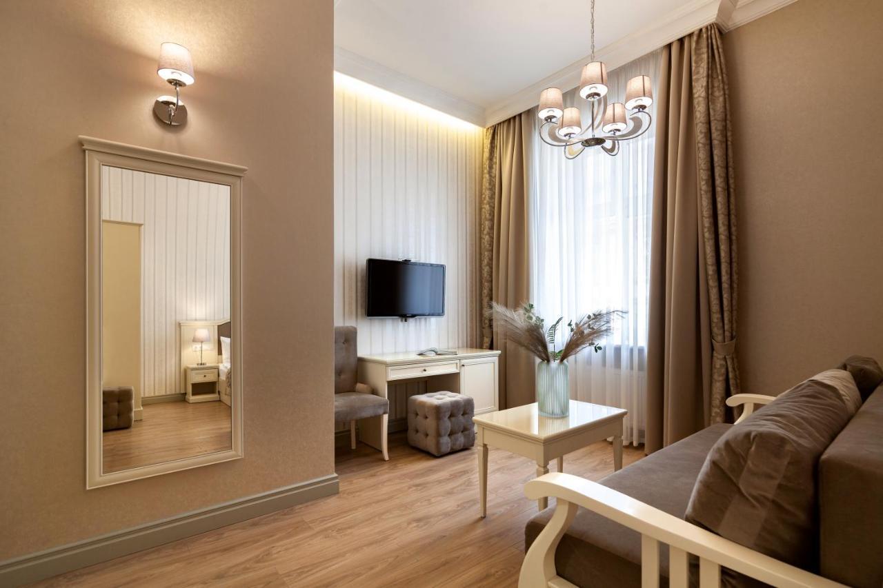 Royal Mini-Apart Hotel On Rynok Square Lviv Kültér fotó